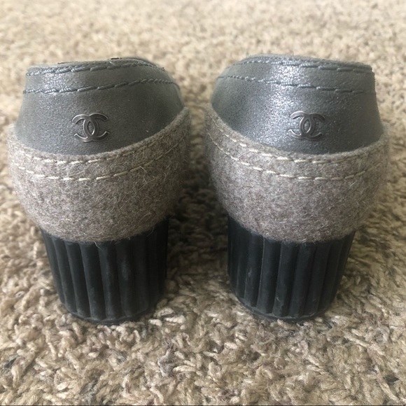Chanel CC grey/black cap toe wedges - Picture 2 of 8